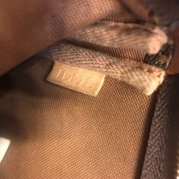 Monogram Louis Vuitton mini pochette accessories - Picture 16 of 16